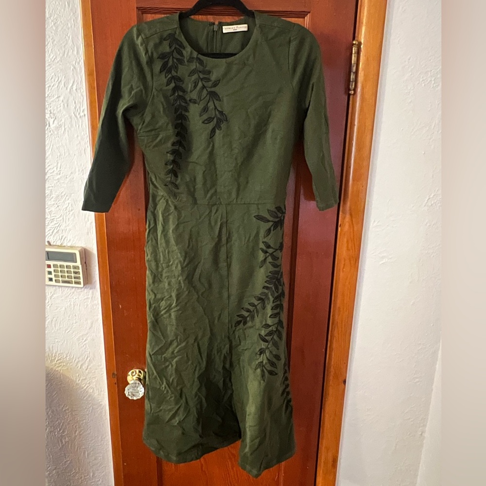 Midi dress with vibe pattern